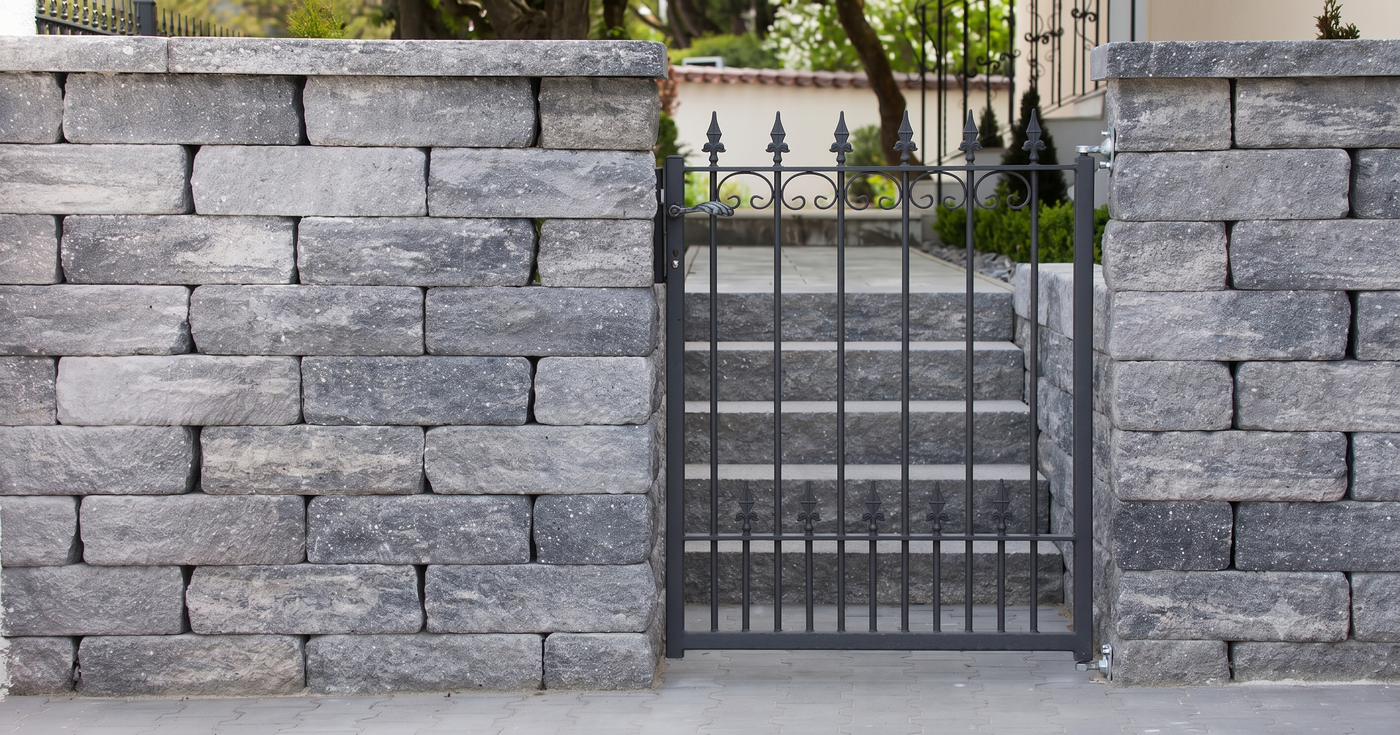 Quel matériau choisir pour votre portail de jardin ? Comparaison entre le métal, le bois et l'aluminium