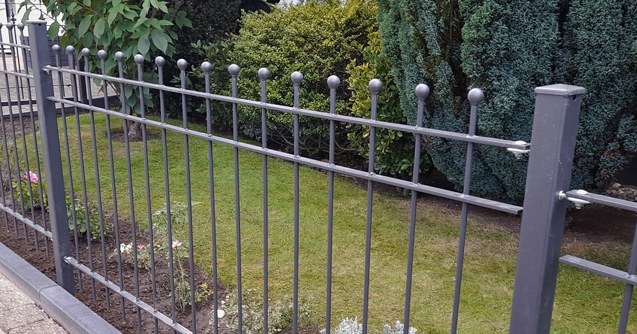 Aménager le jardin d'une maison mitoyenne : idées modernes de clôtures et de brise-vue pour les terrains étroits