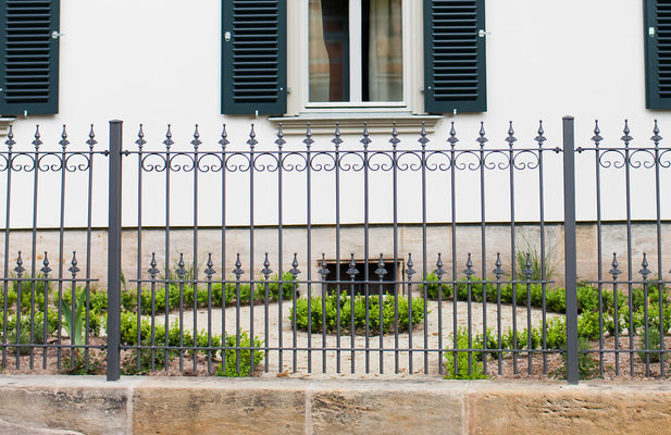 Clôture métallique haut de gamme ou clôture à double fil : quelle solution est vraiment la plus intéressante ?