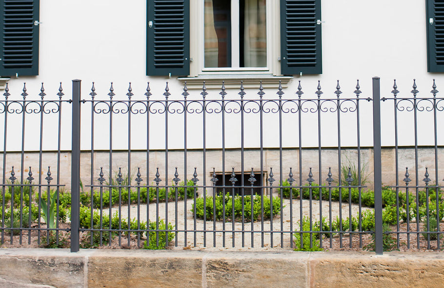Clôture métallique haut de gamme ou clôture à double fil : quelle solution est vraiment la plus intéressante ?