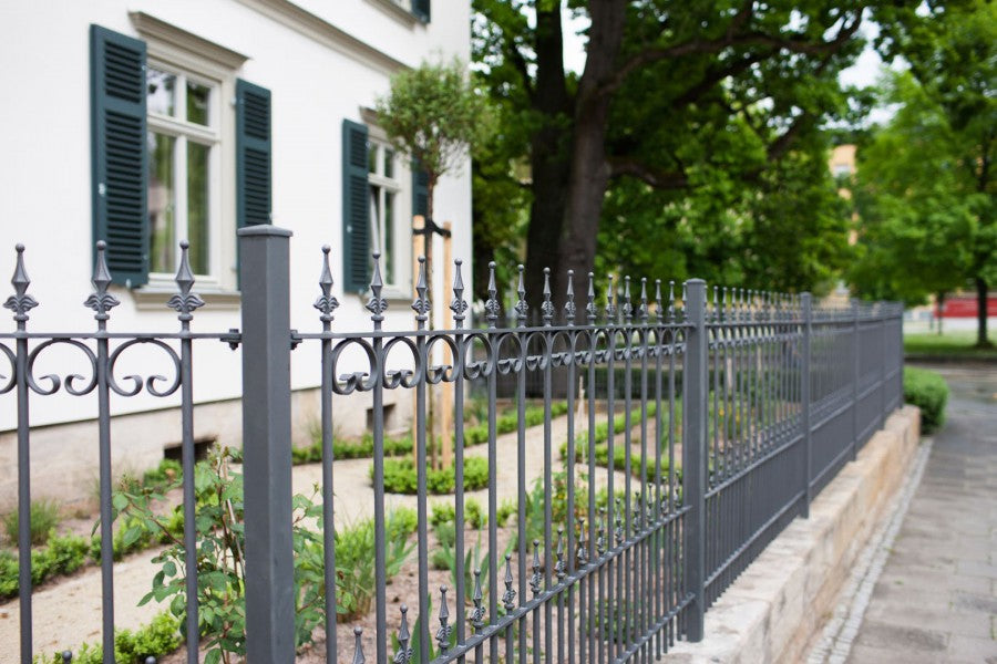 Zaun Lucca vor Villa Victoria | pulverbeschichtet anthrazit