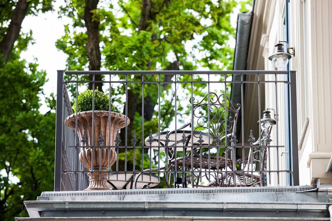 Geländer Lucca auf einem Balkon | Pulverbeschichtet Anthrazit